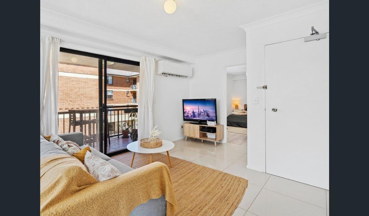 Broadbeach - No Housekeeping * Gold Coast