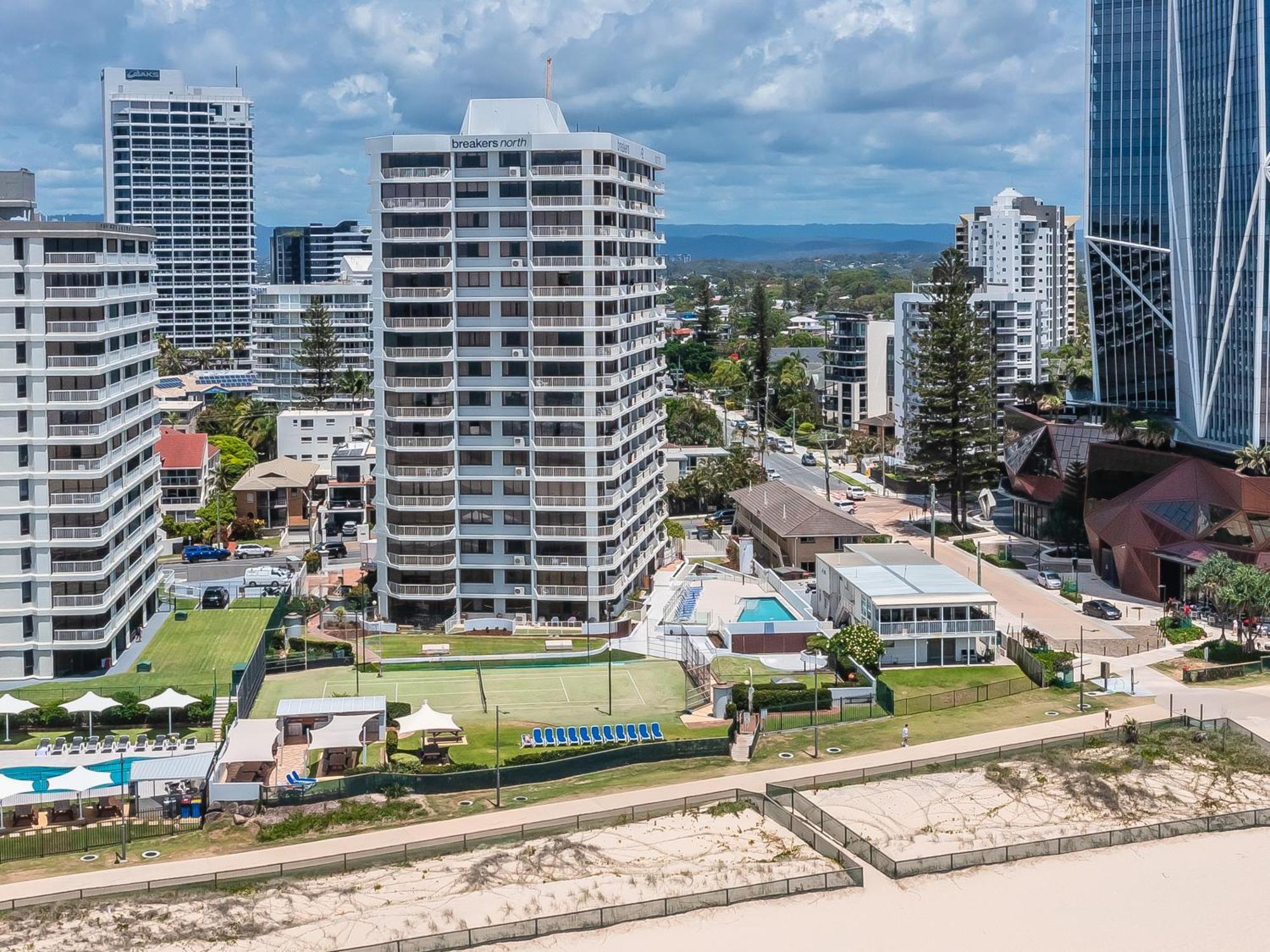 Breakers North Absolute Beachfront - Official Aparthotel 4*