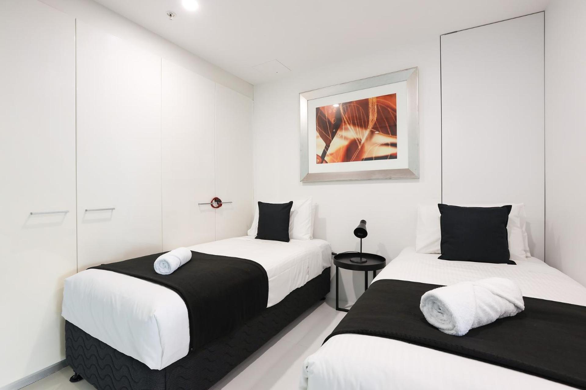 Apartment Circle On Cavill 2brm 25fl