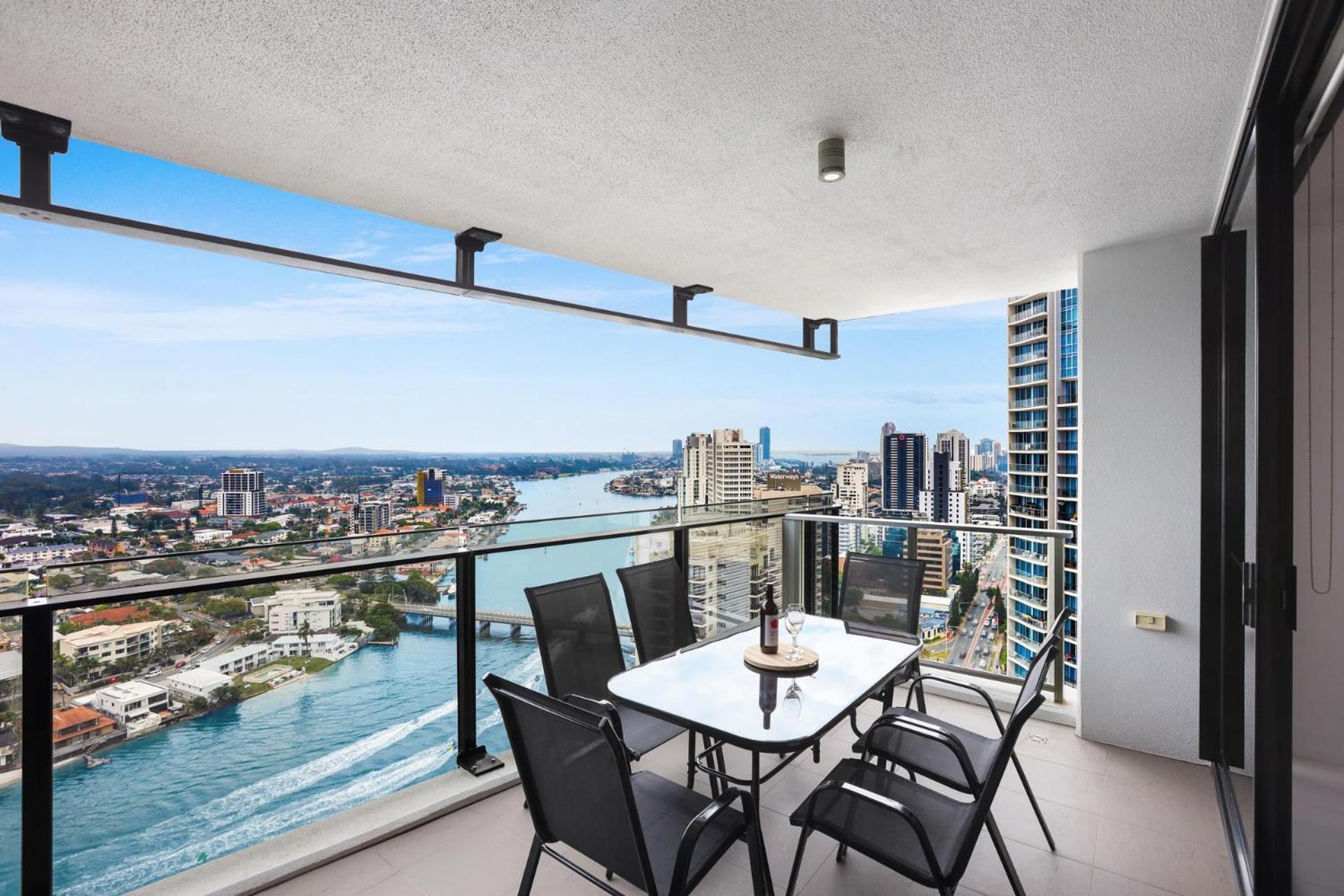 Apartment Circle On Cavill 2brm 25fl Gold Coast