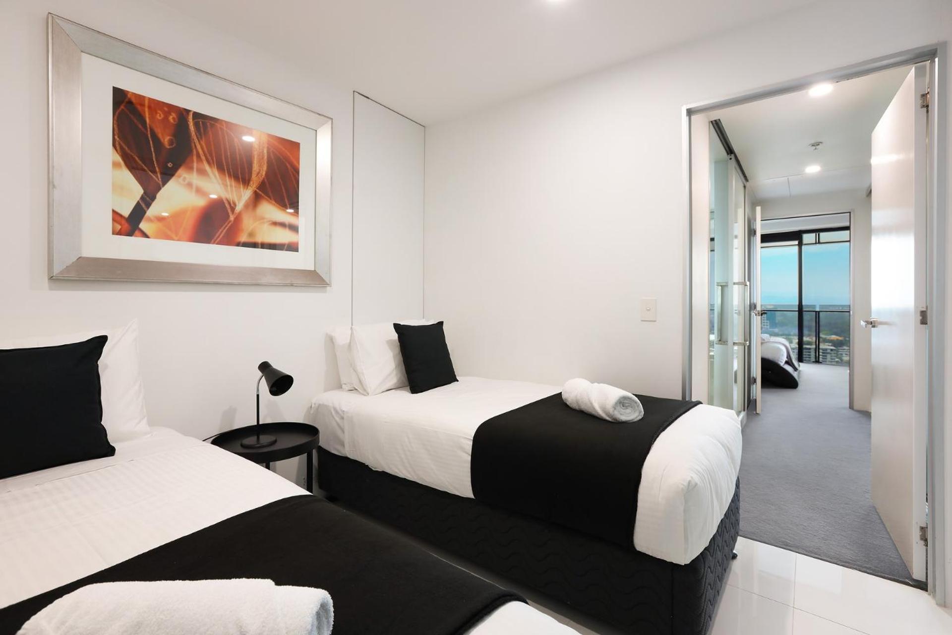 Apartment Circle On Cavill 2brm 25fl *
