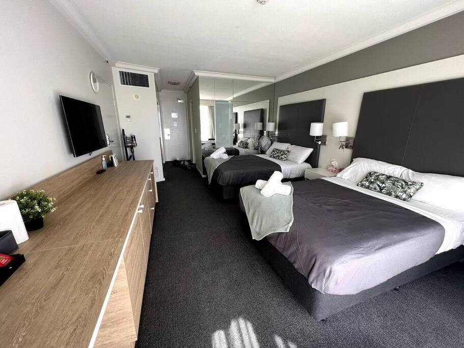 Mantra View Studio 2bd New Gold Coast
