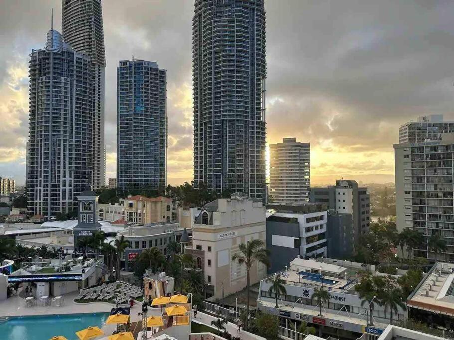 Mantra View Studio 2bd New Apartment *
