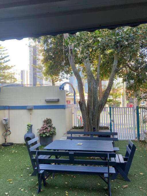 Broadbeach Beachside! Home, Carport, Courtyard, Pools Spas Gold Coast