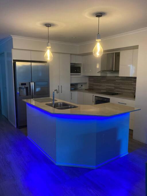 Broadbeach Beachside! Home, Carport, Courtyard, Pools Spas Holiday home Gold Coast