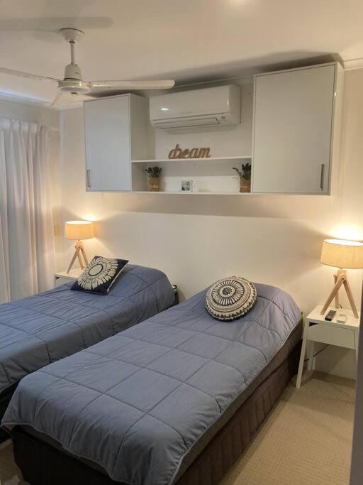 Broadbeach Beachside! Home, Carport, Courtyard, Pools Spas