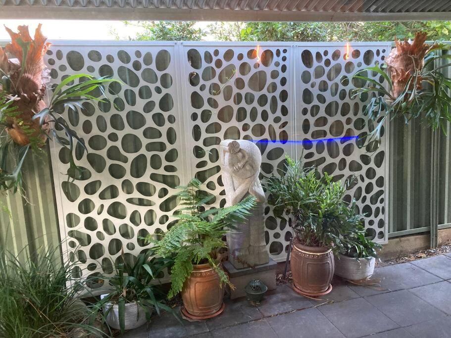 Broadbeach Beachside! Home, Carport, Courtyard, Pools Spas Gold Coast