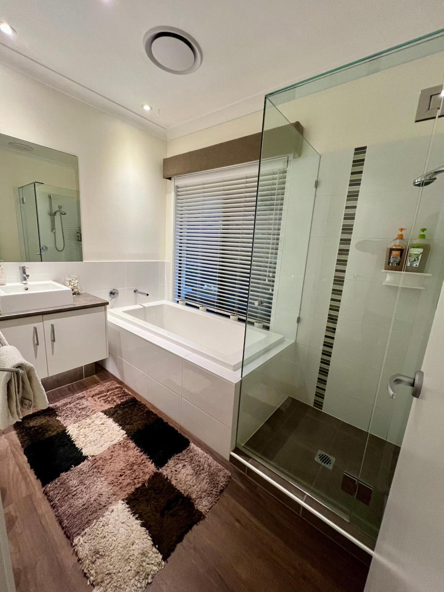 Private Gem In Pacific Pines Guest house