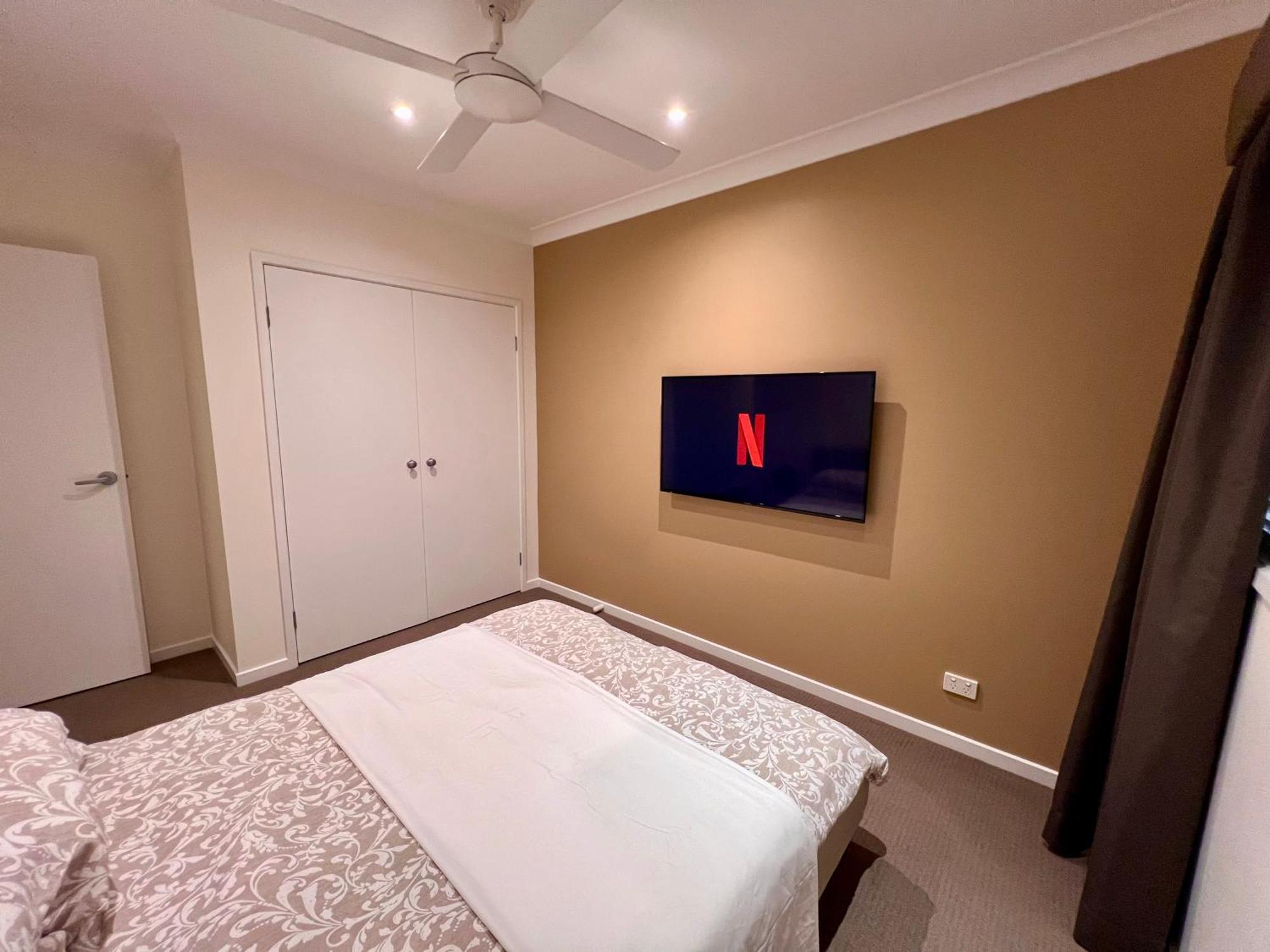 Private Gem In Pacific Pines Guest house *