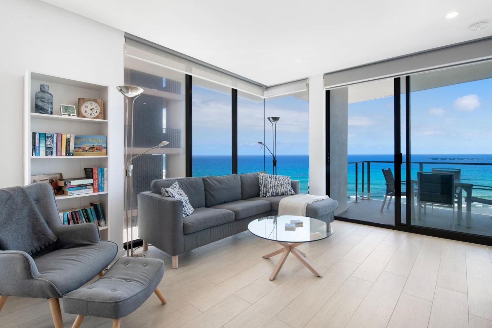 Ocean Views With Rooftop Pool - Coasthm Gold Coast
