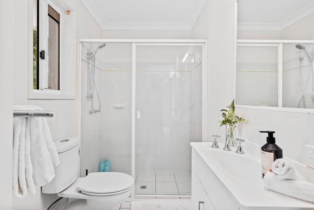 Stunning Waterfront Oasis Gold Coast