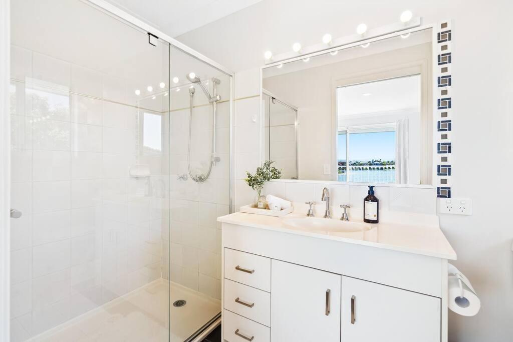 Stunning Waterfront Oasis * Gold Coast
