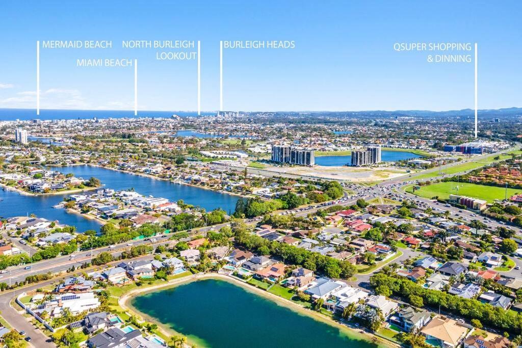 Stunning Waterfront Oasis * Gold Coast