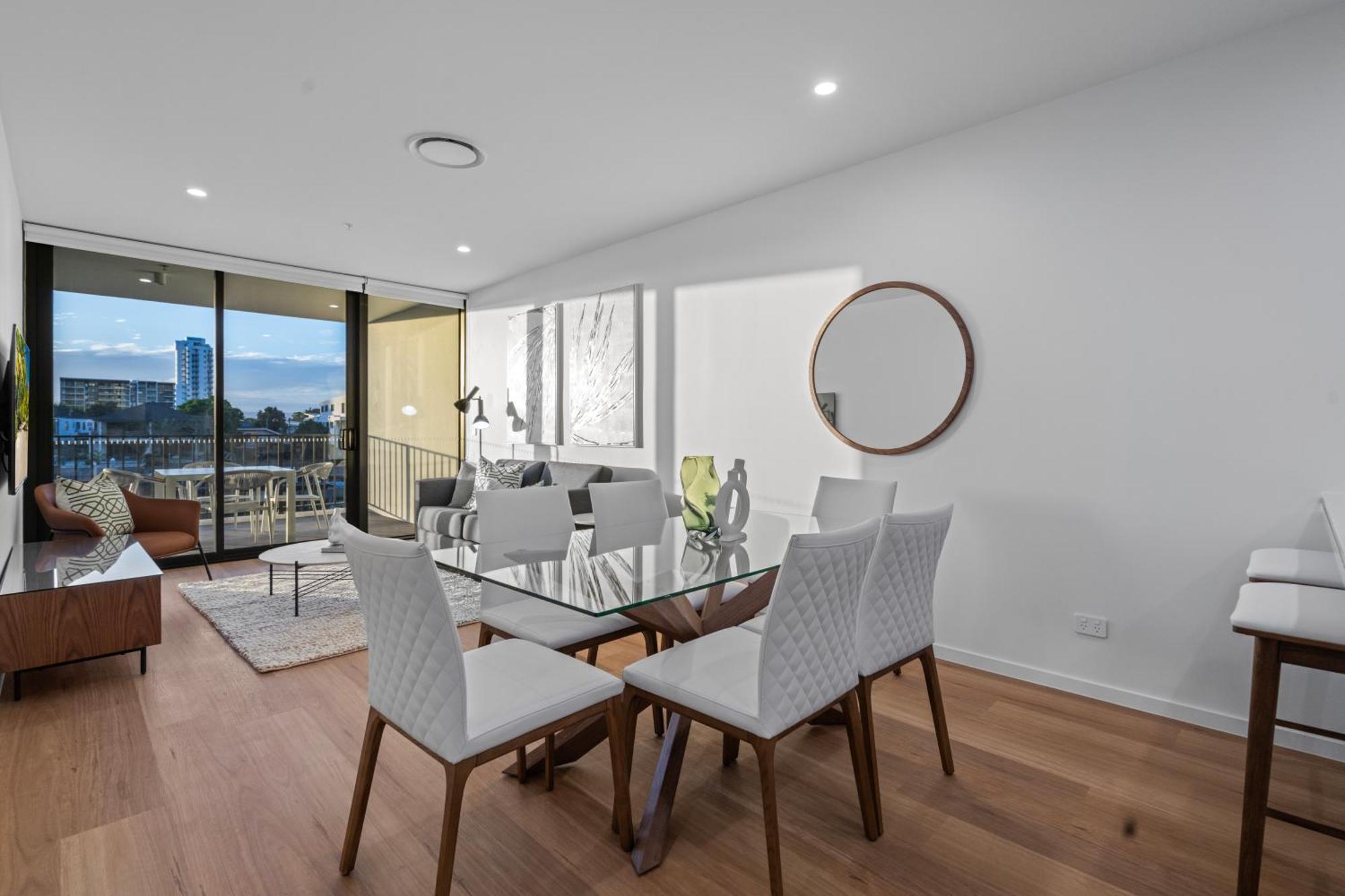 The Riverview - Brand New Modern 2br With King Bed, Parking & Pool Gold Coast