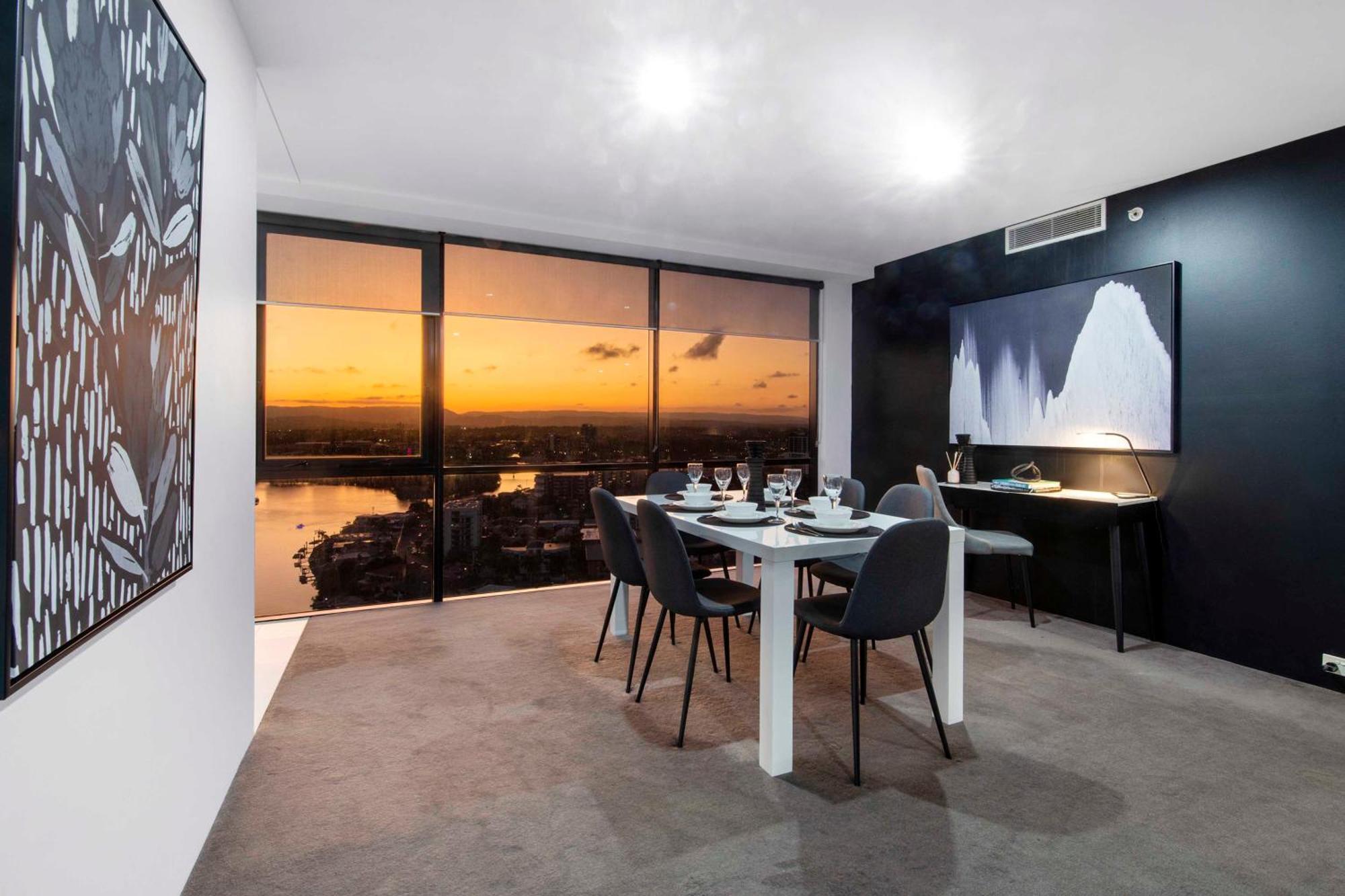 Ocean View With Balcony - Circle On Cavill - Location! - Self Contained & Privately Managed Apartment