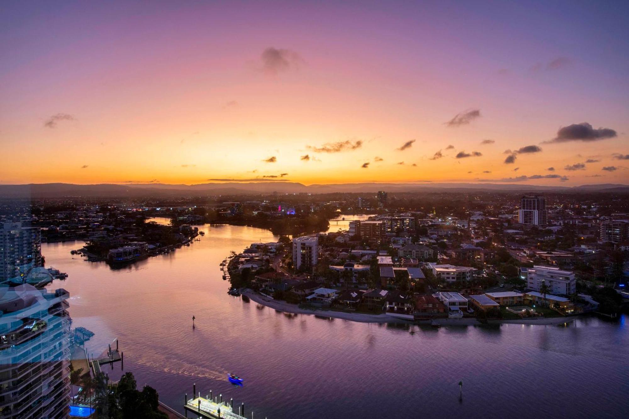 Ocean View With Balcony - Circle On Cavill - Location! - Self Contained & Privately Managed Apartment Gold Coast