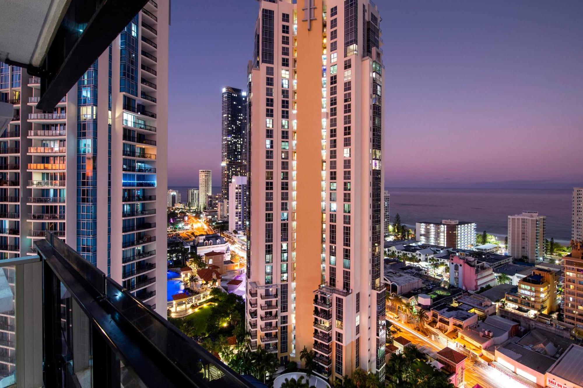 Apartment Ocean View With Balcony - Circle On Cavill - Location! - Self Contained & Privately Managed Gold Coast