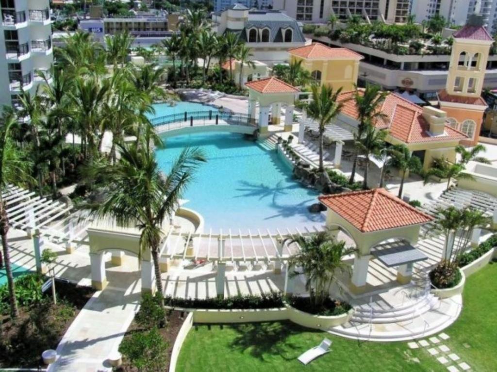 Apartment Picturesque Waterviews2br In Chevron Renaissance Gold Coast