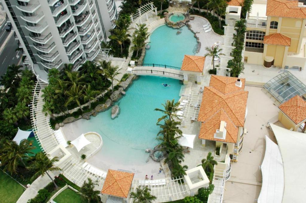 Apartment Picturesque Waterviews2br In Chevron Renaissance