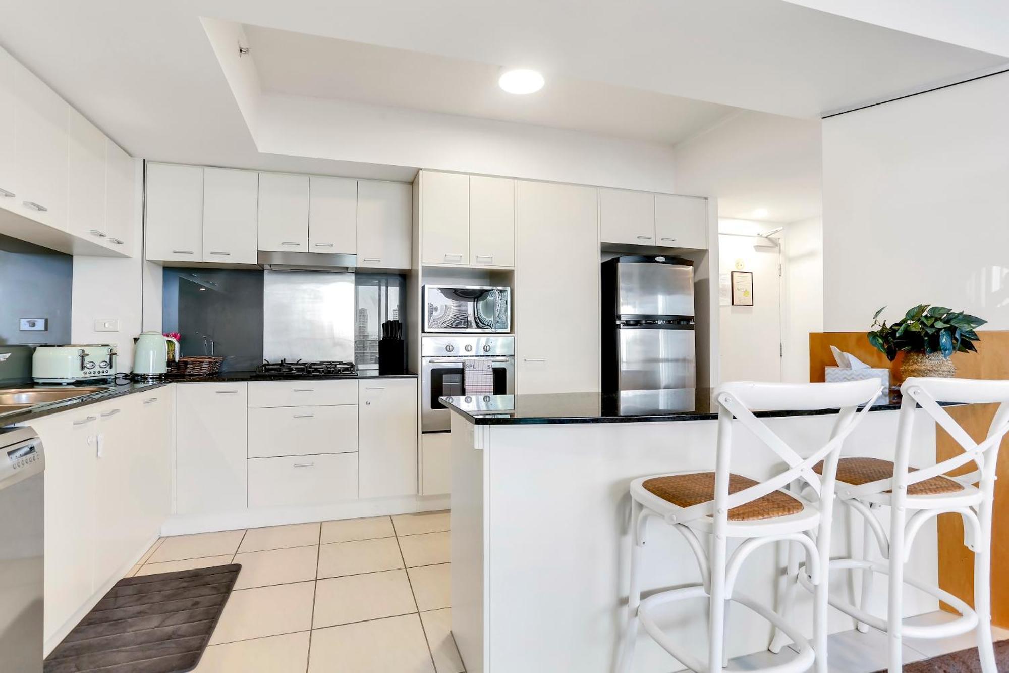 Glam & Stylish Broadbeach 2br Apartment Gold Coast