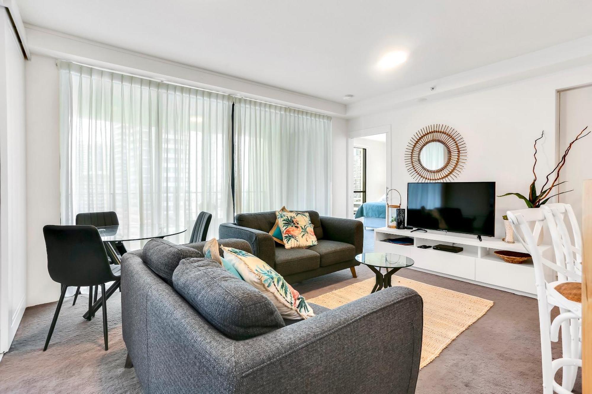 Glam & Stylish Broadbeach 2br Apartment Gold Coast