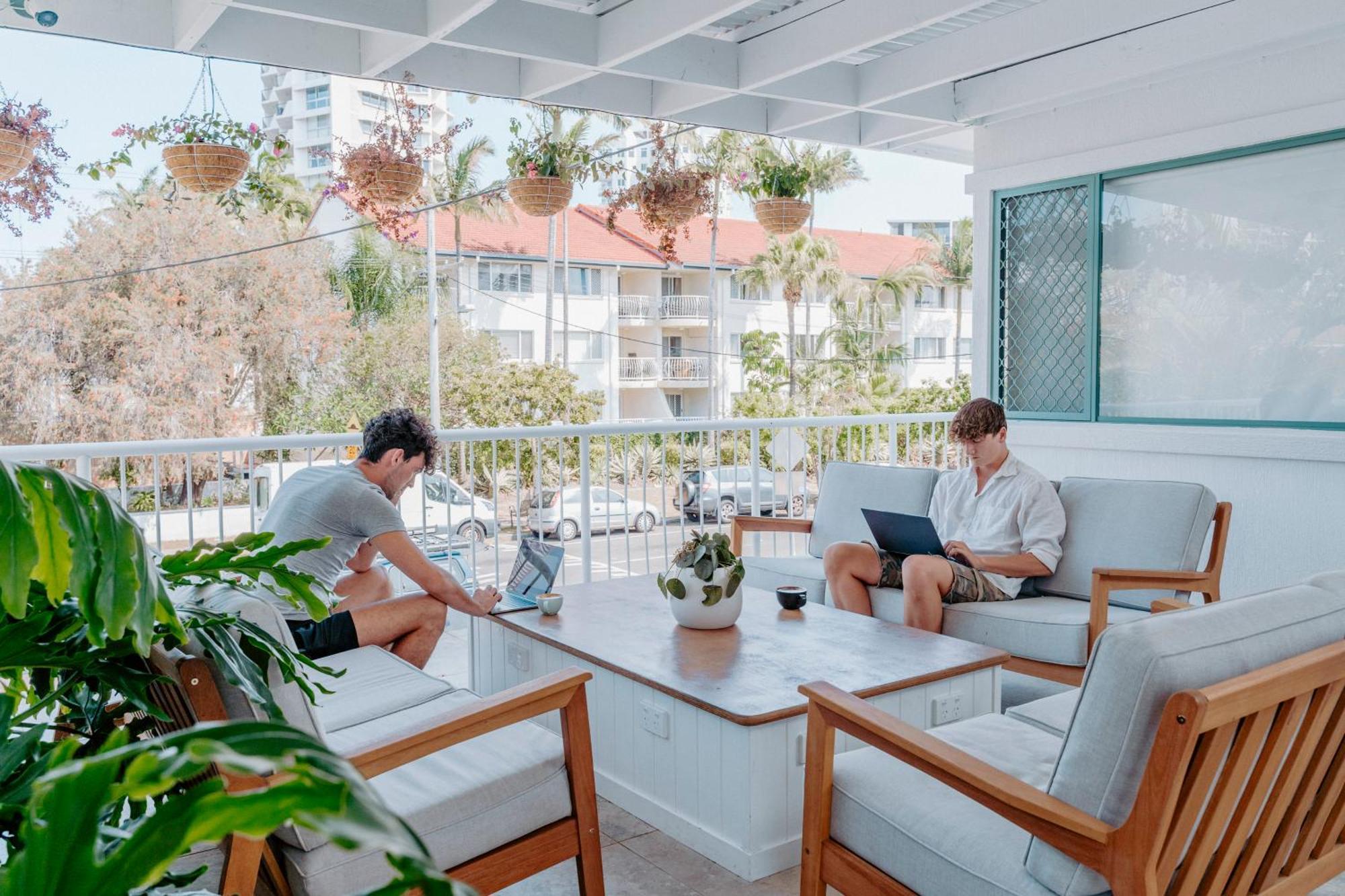 Surf Boutique Backpackers - Free Breakfast Hostel Gold Coast