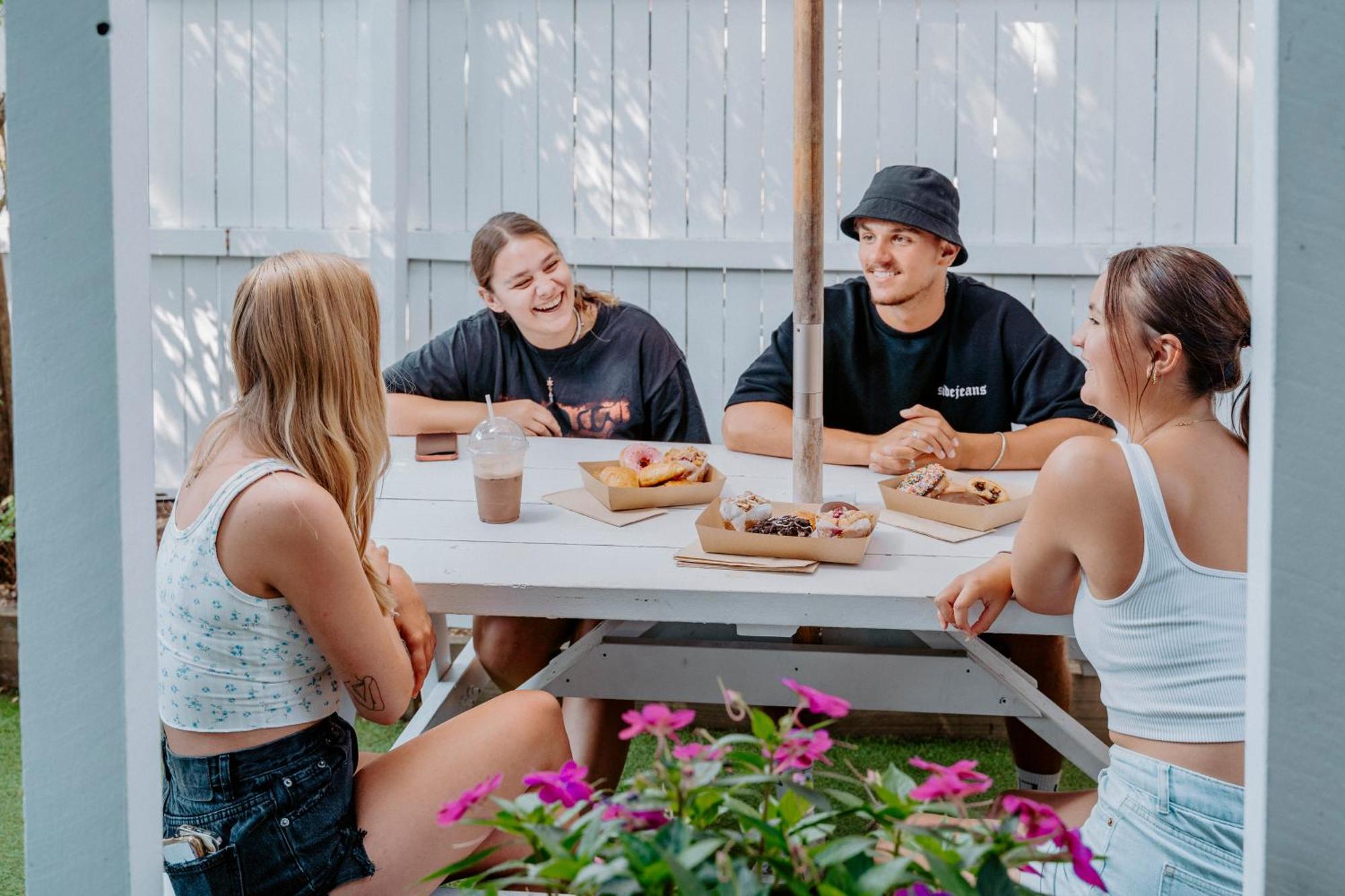 Surf Boutique Backpackers - Free Breakfast * Gold Coast