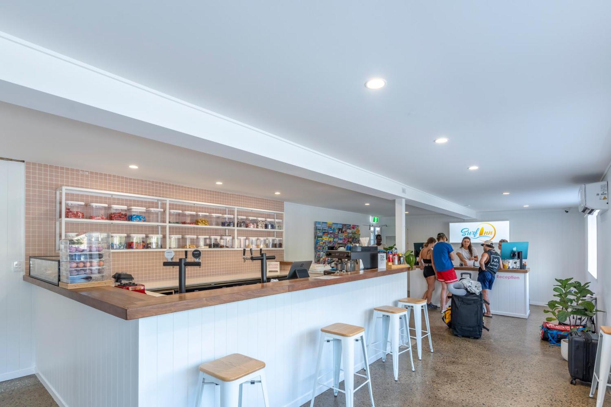Hostel Surf Boutique Backpackers - Free Breakfast