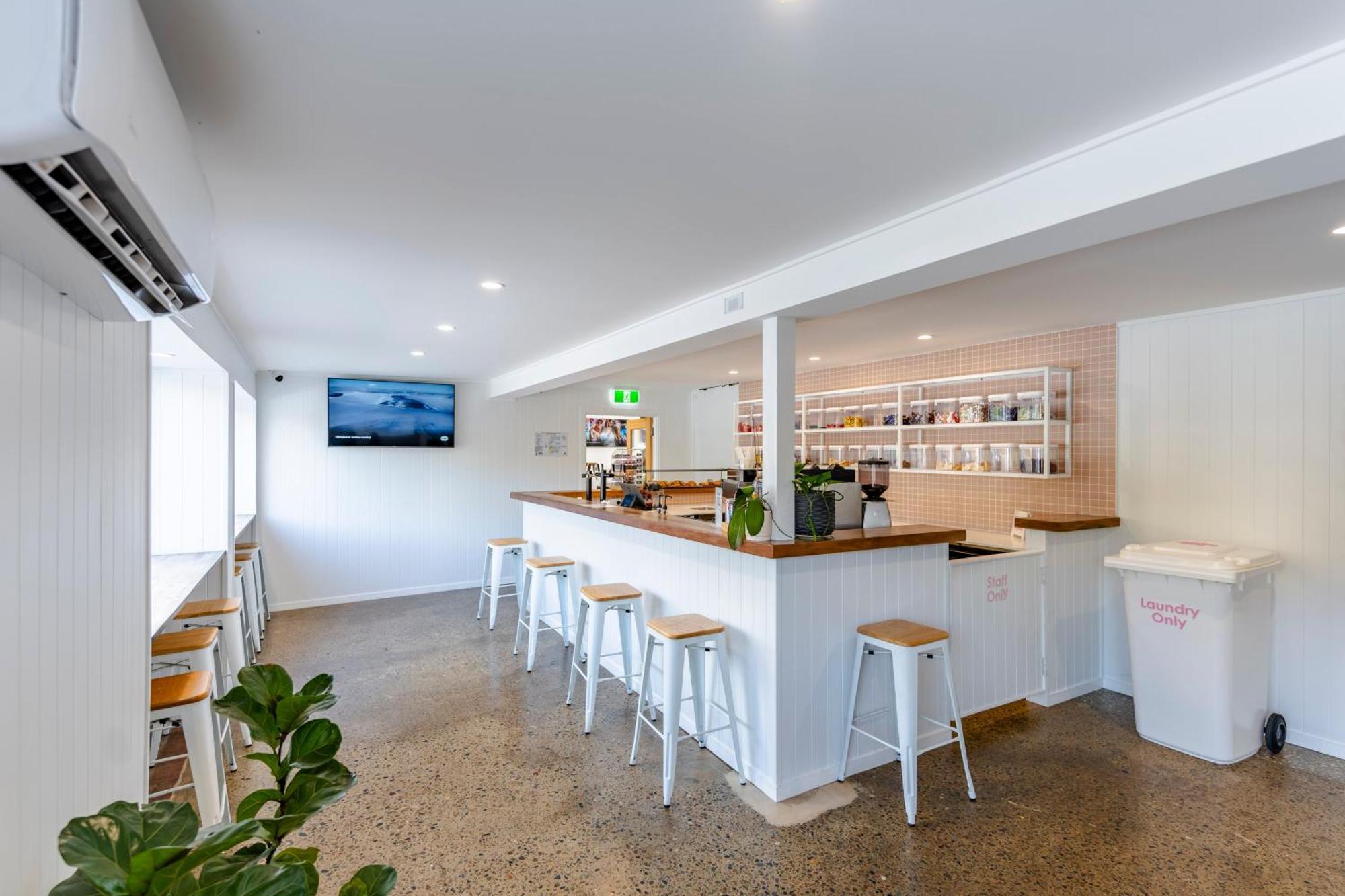 Hostel Surf Boutique Backpackers - Free Breakfast