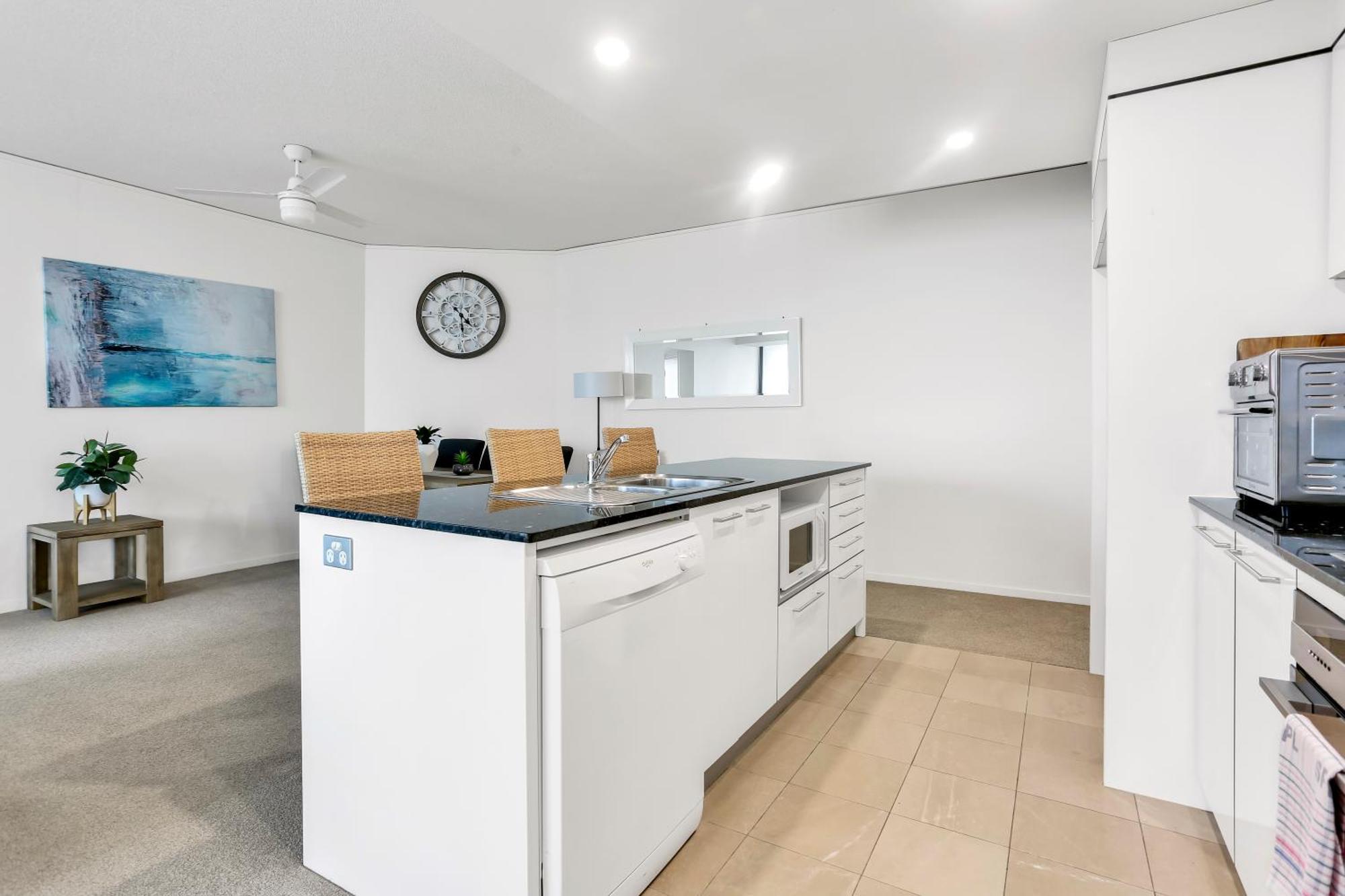 Stunning 2br2b Spectacular Ocean Views Gold Coast