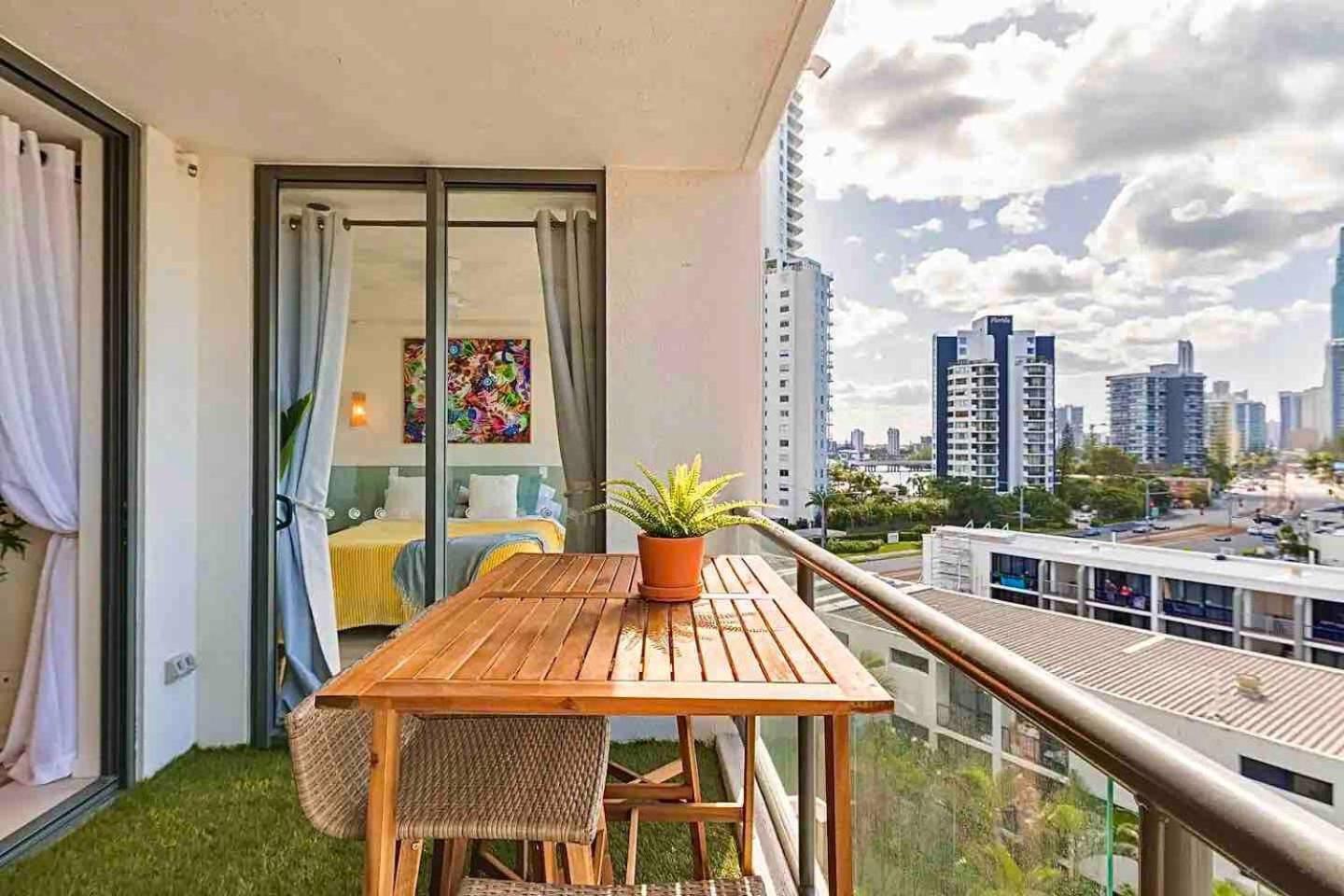 Apartment New Modern Deco' Apartment, With View, Pool, And Sauna *