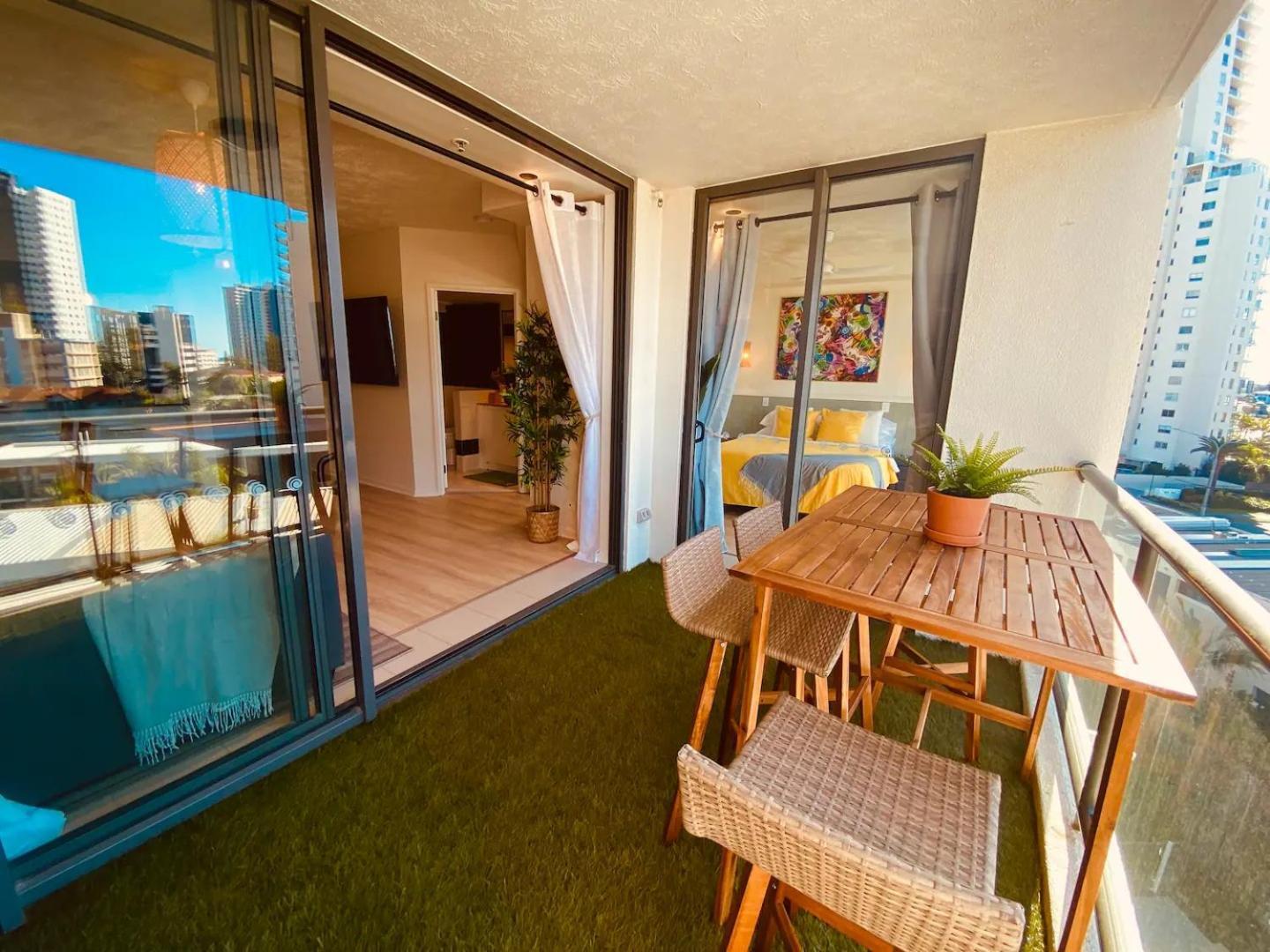 Apartment New Modern Deco' Apartment, With View, Pool, And Sauna *
