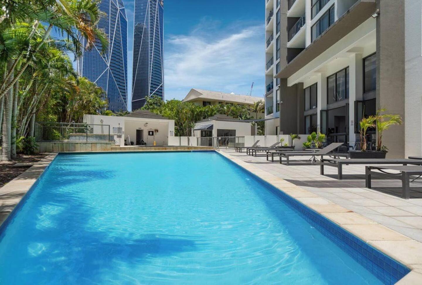 New Modern Deco' Apartment, With View, Pool, And Sauna