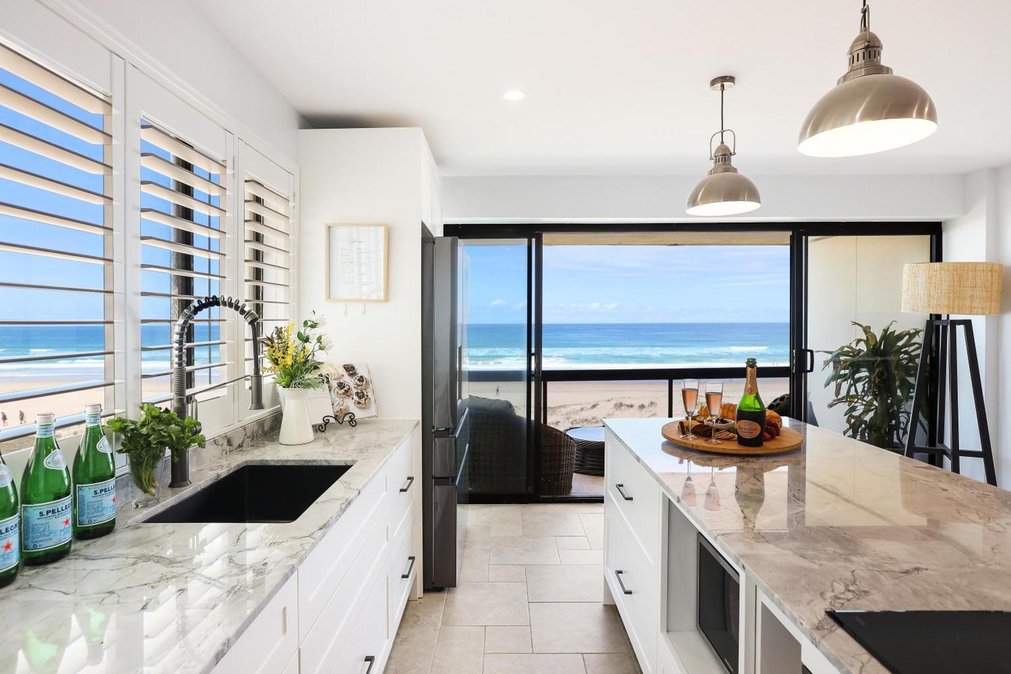 Apartment Salty Joe's Beachfront Retreat *