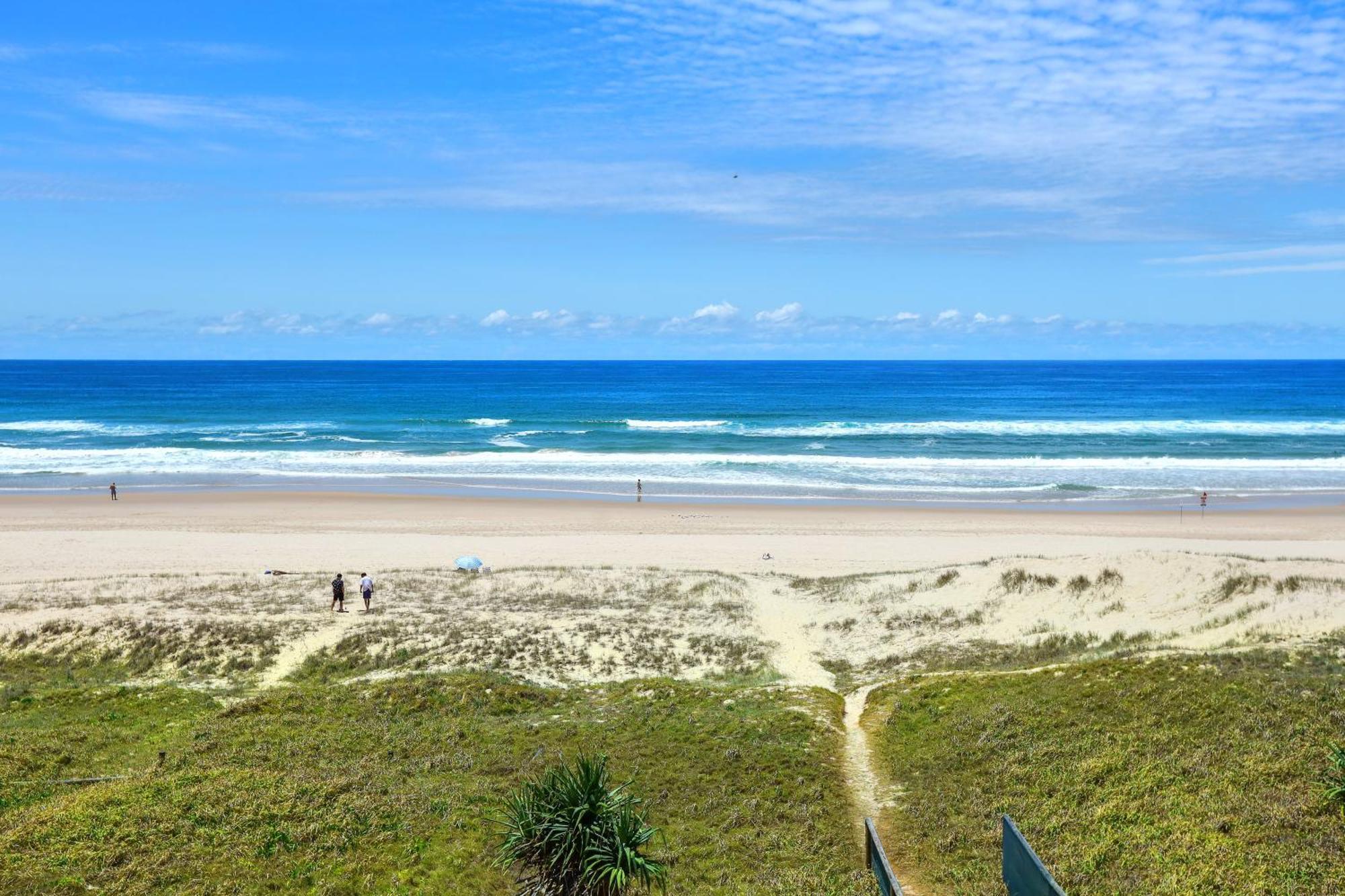 Salty Joe's Beachfront Retreat * Gold Coast