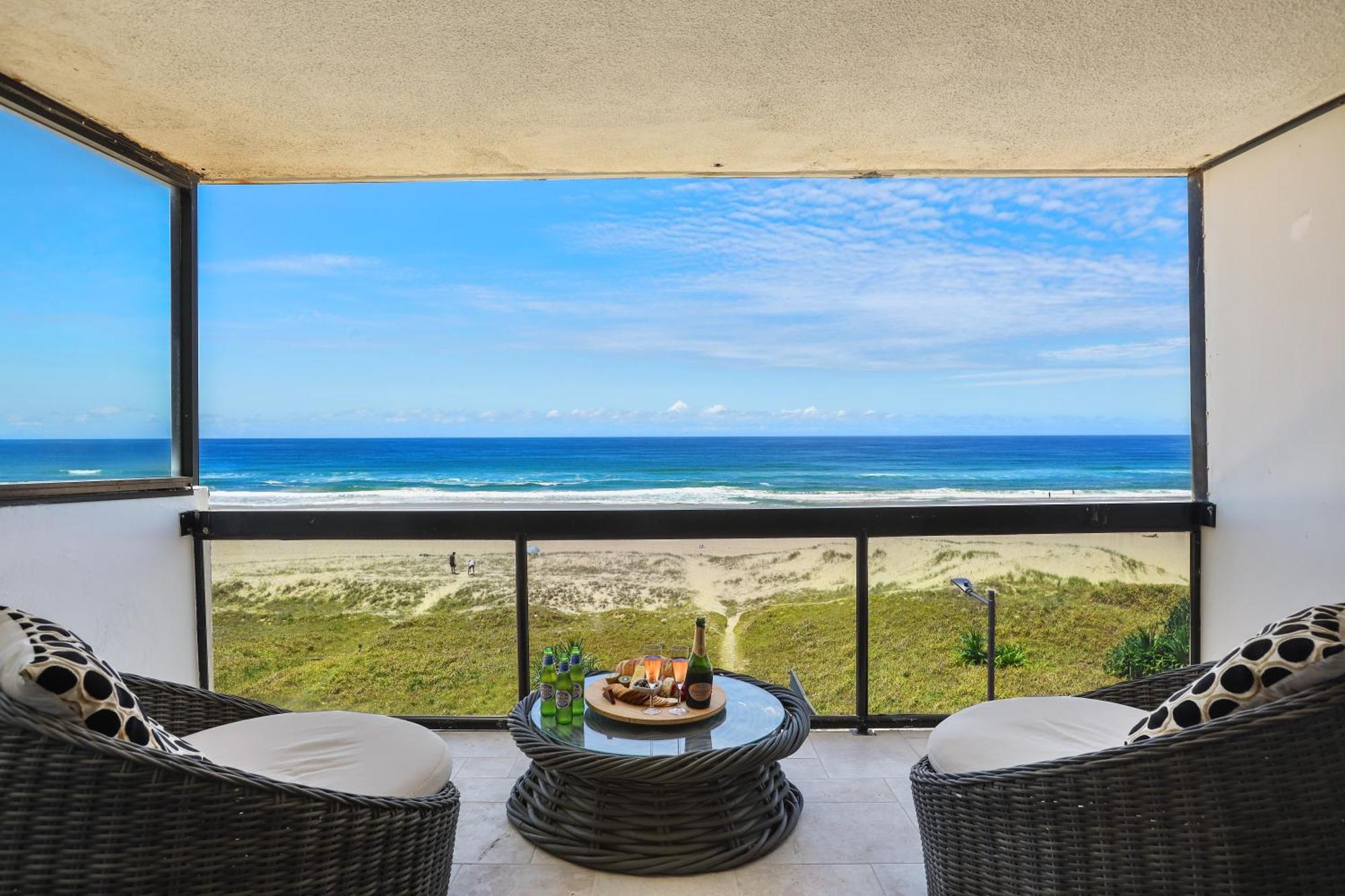 Apartment Salty Joe's Beachfront Retreat