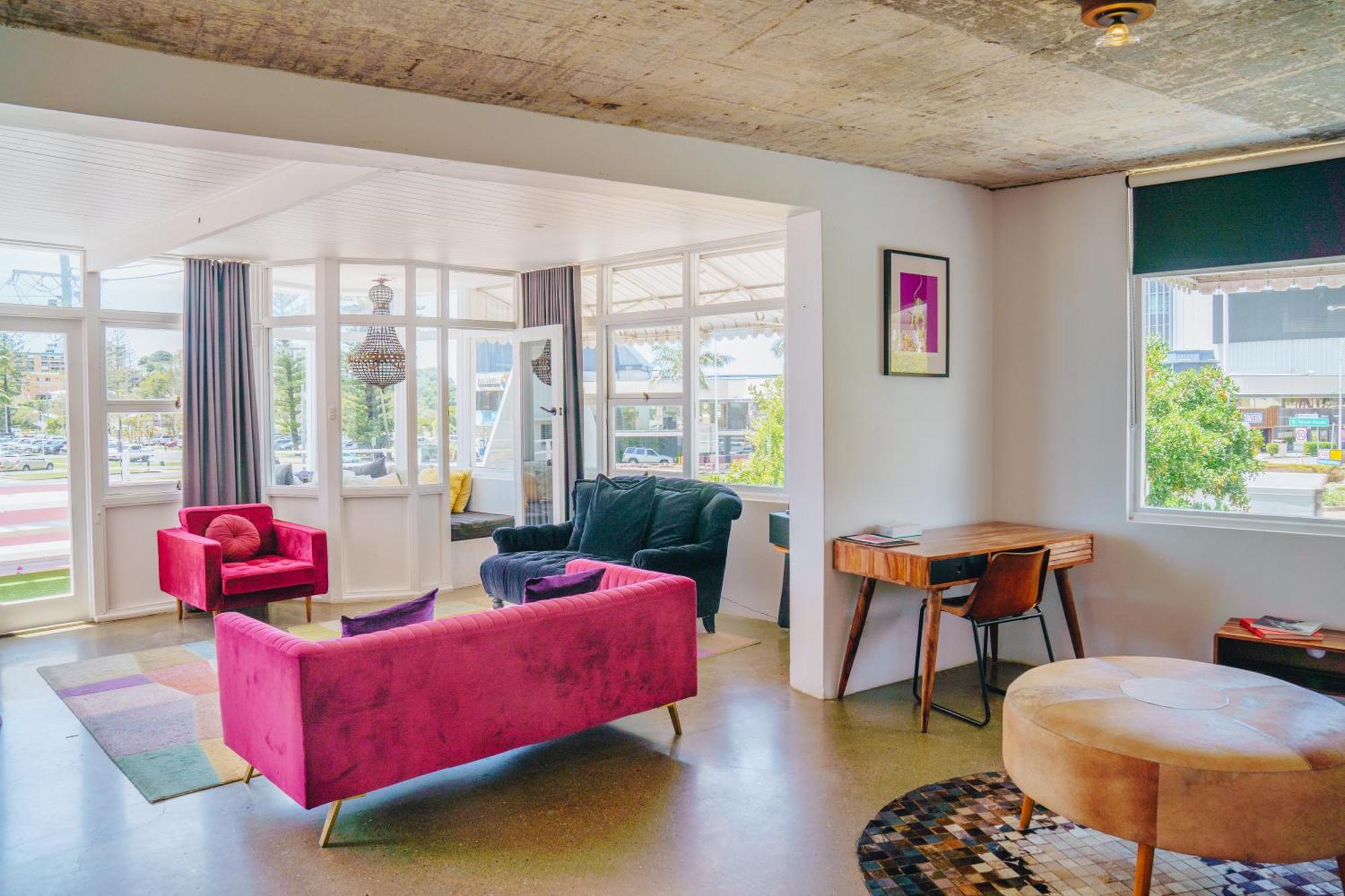 Hotel The Pink Coolangatta 4*