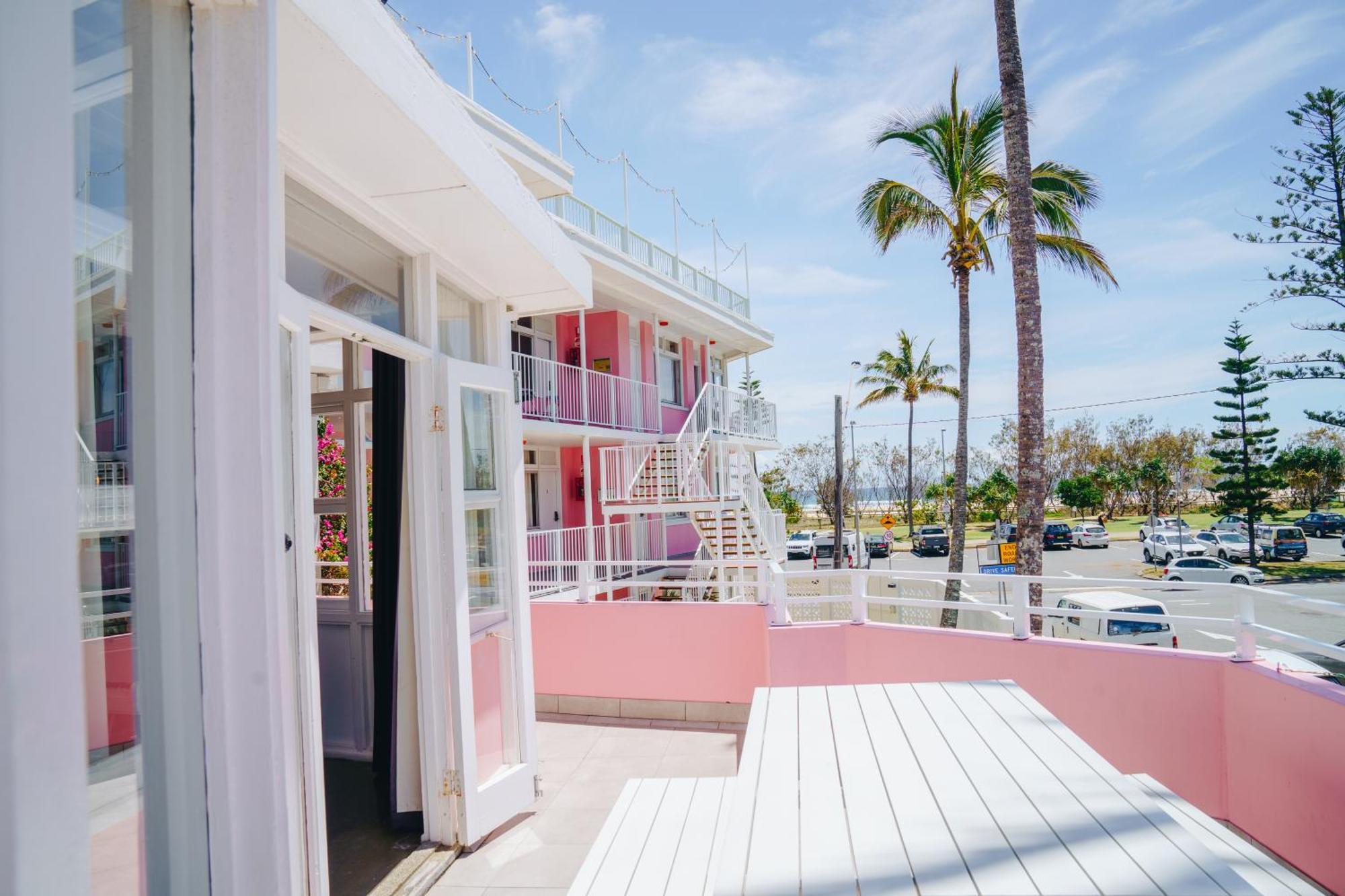 The Pink Coolangatta Hotel 4*