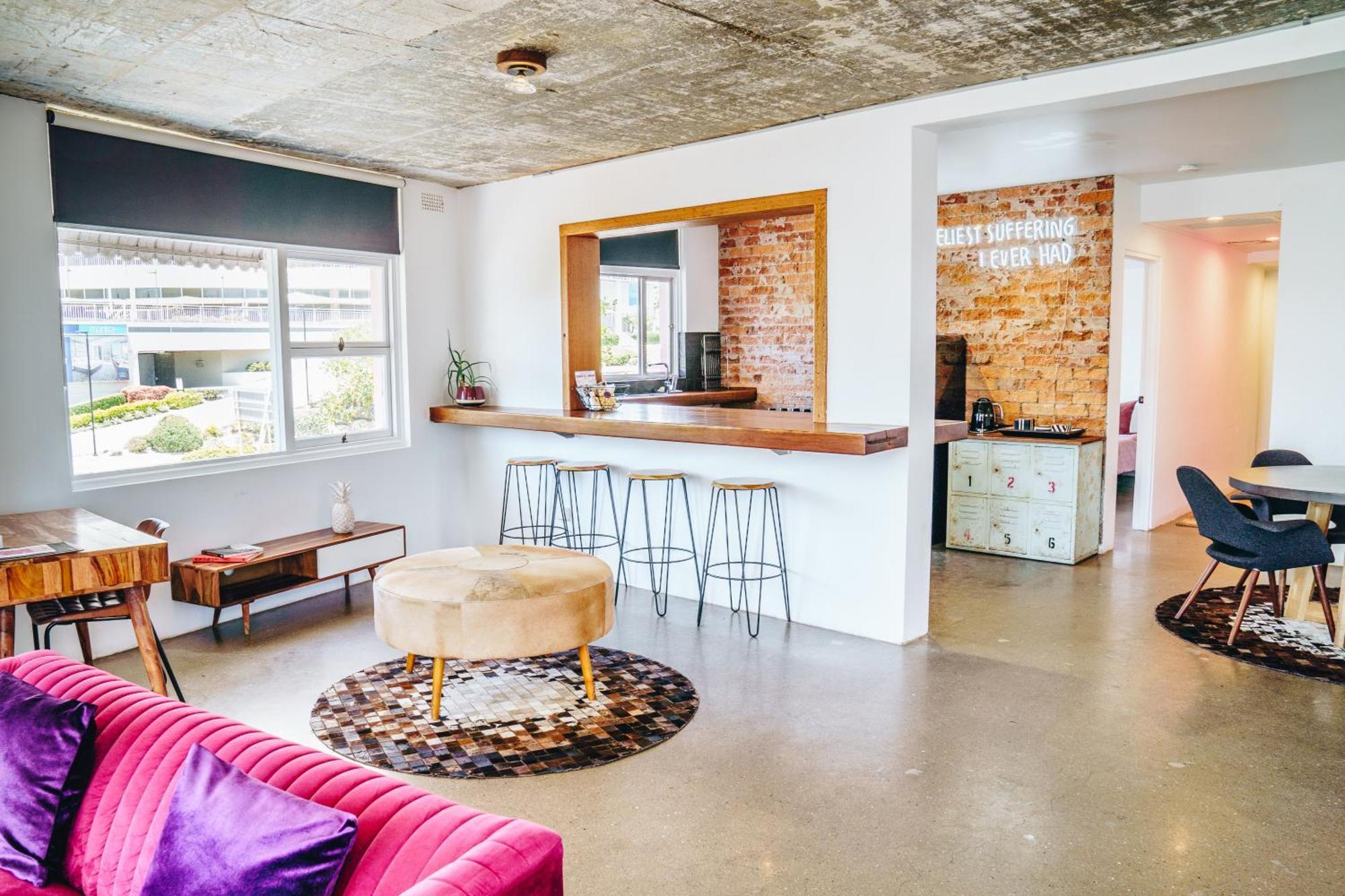 The Pink Coolangatta Hotel 4*