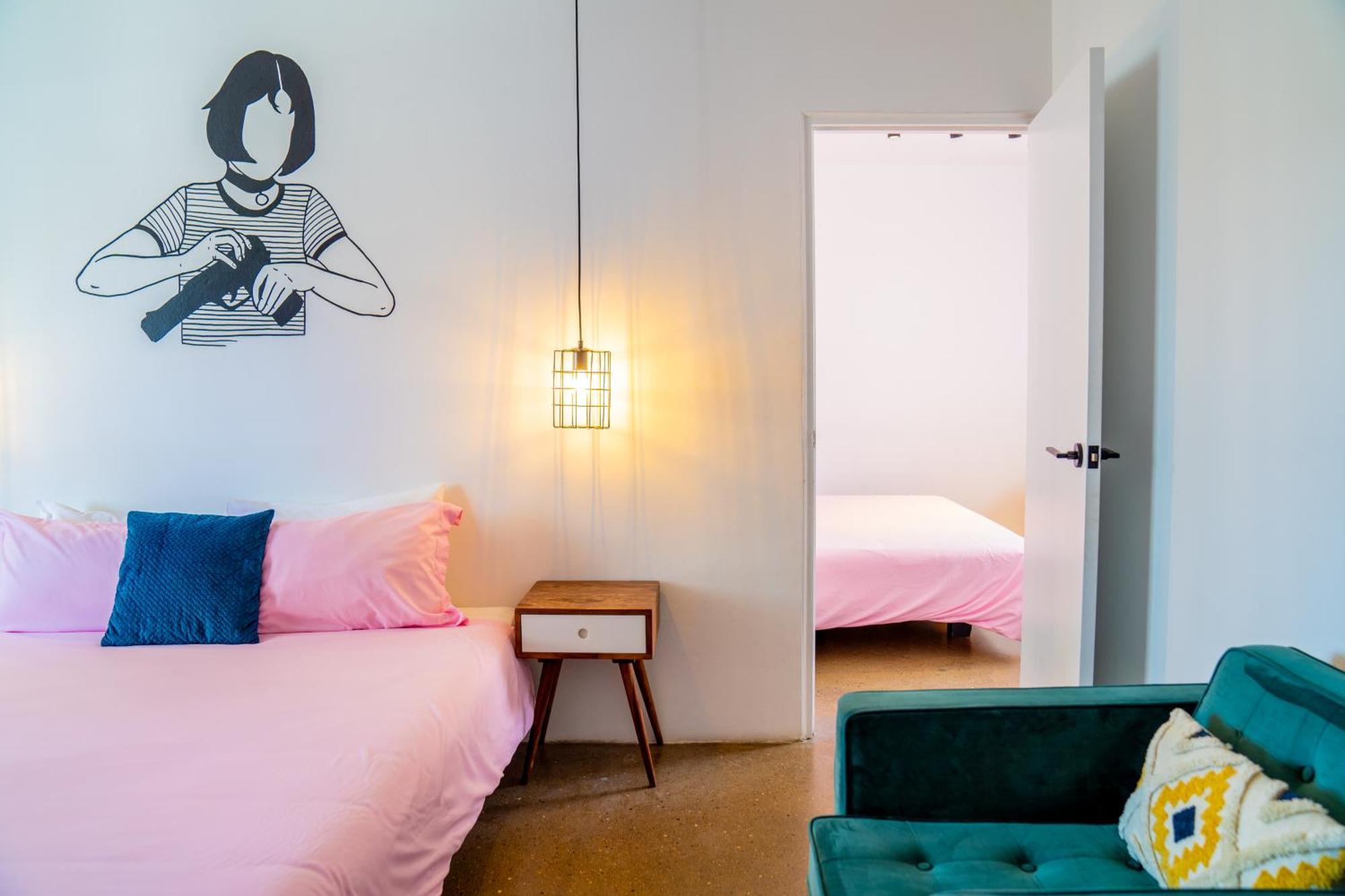 Hotel The Pink Coolangatta Gold Coast