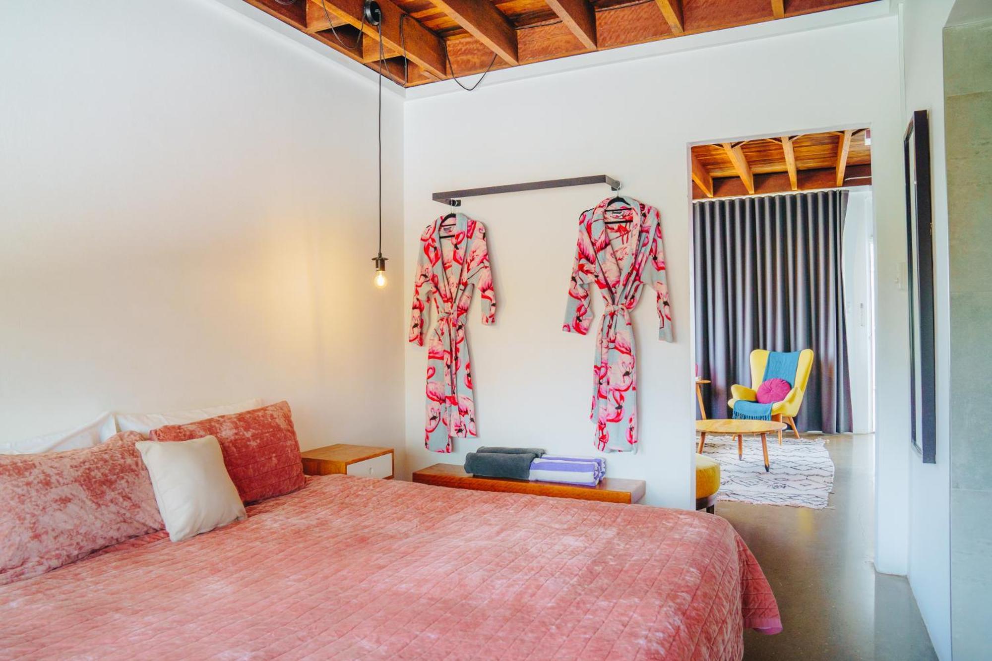 The Pink Coolangatta 4* Gold Coast