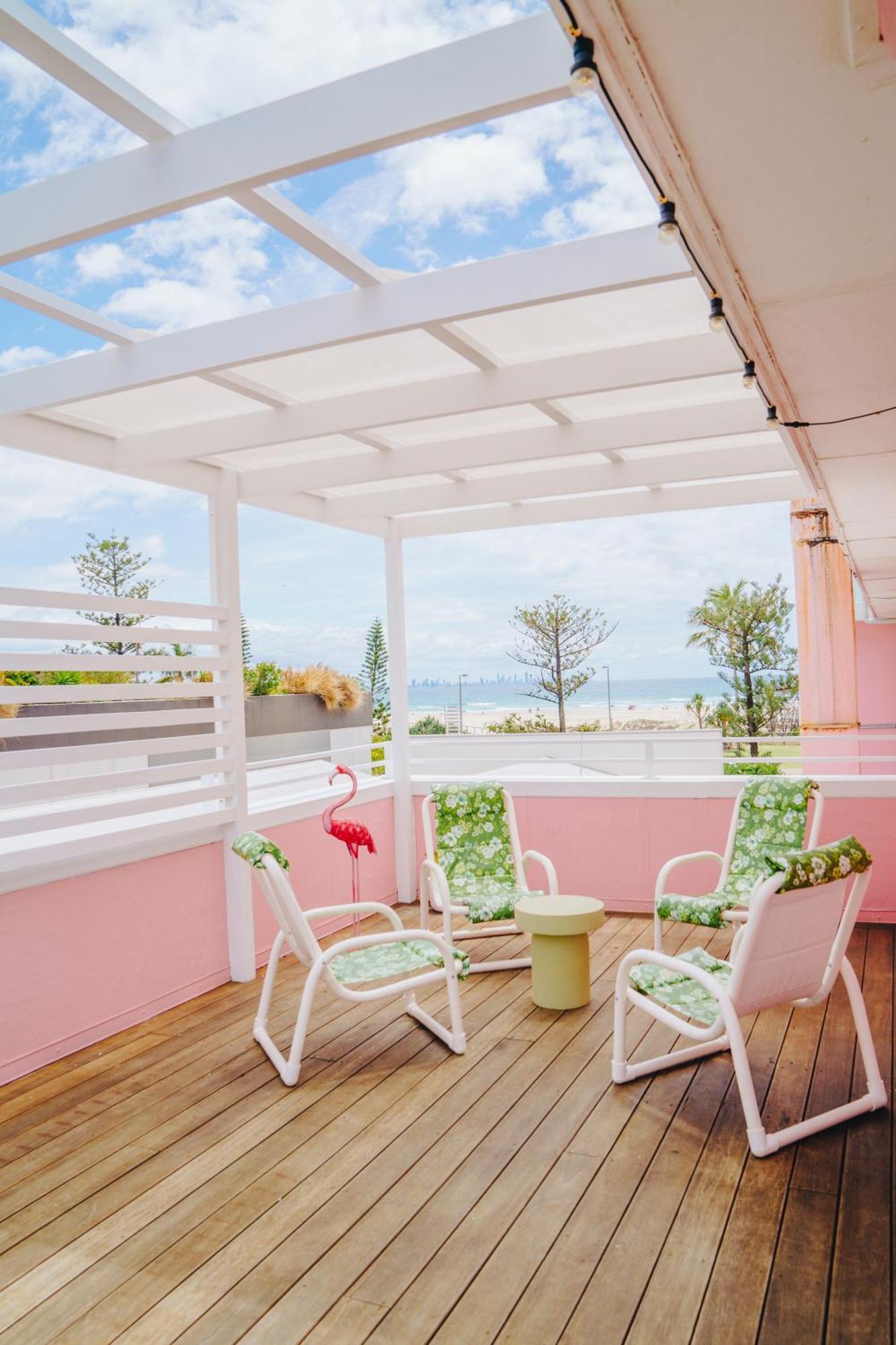 Hotel The Pink Coolangatta 4*