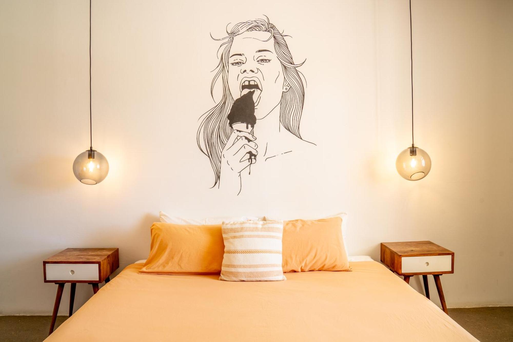 Hotel The Pink Coolangatta Gold Coast