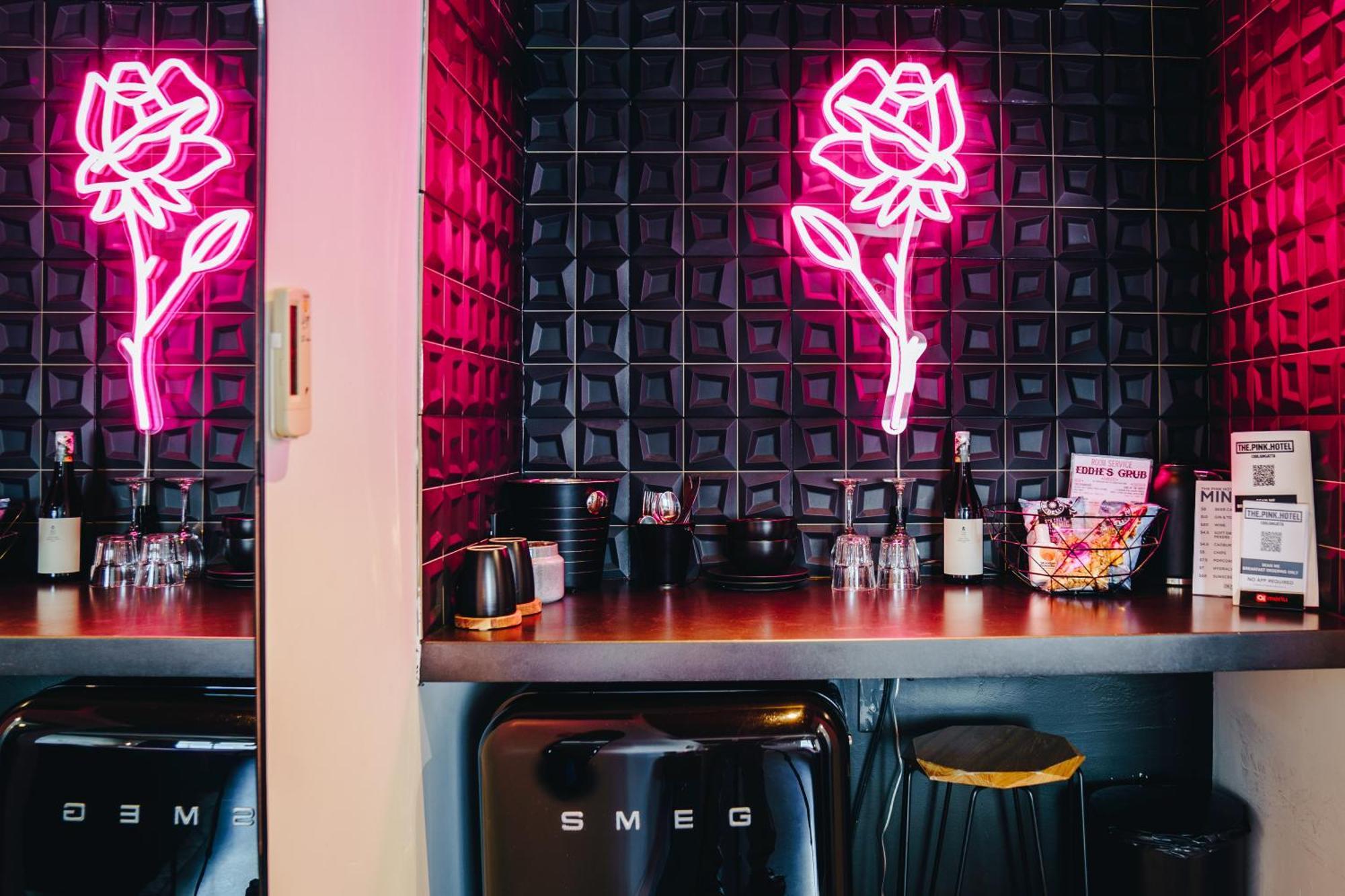 The Pink Coolangatta Hotel 4*
