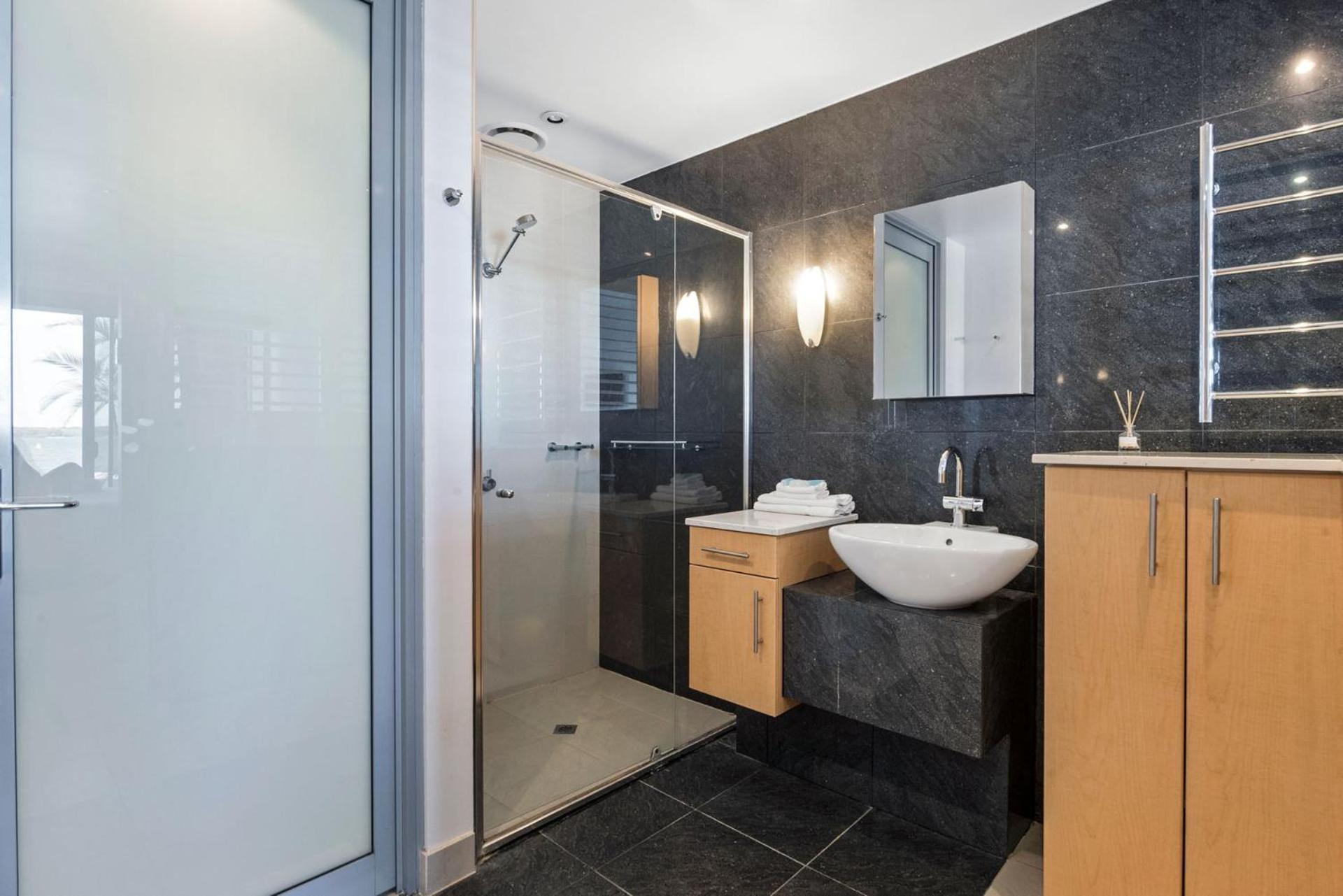 Waterfront Oasis In Runaway Bay - Coasthm * Gold Coast
