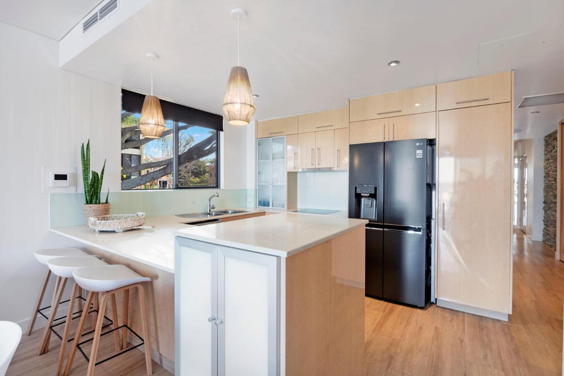 Apartment Waterfront Oasis In Runaway Bay - Coasthm *