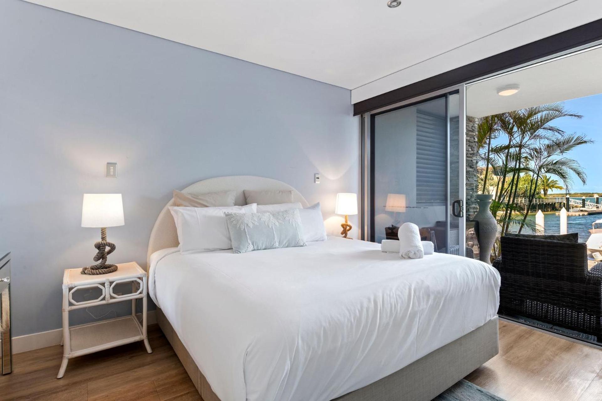 Waterfront Oasis In Runaway Bay - Coasthm * Gold Coast