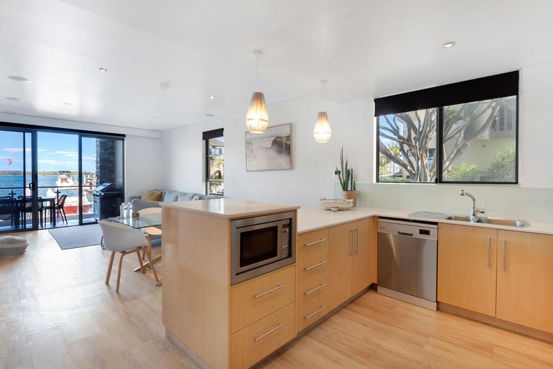 Apartment Waterfront Oasis In Runaway Bay - Coasthm Gold Coast