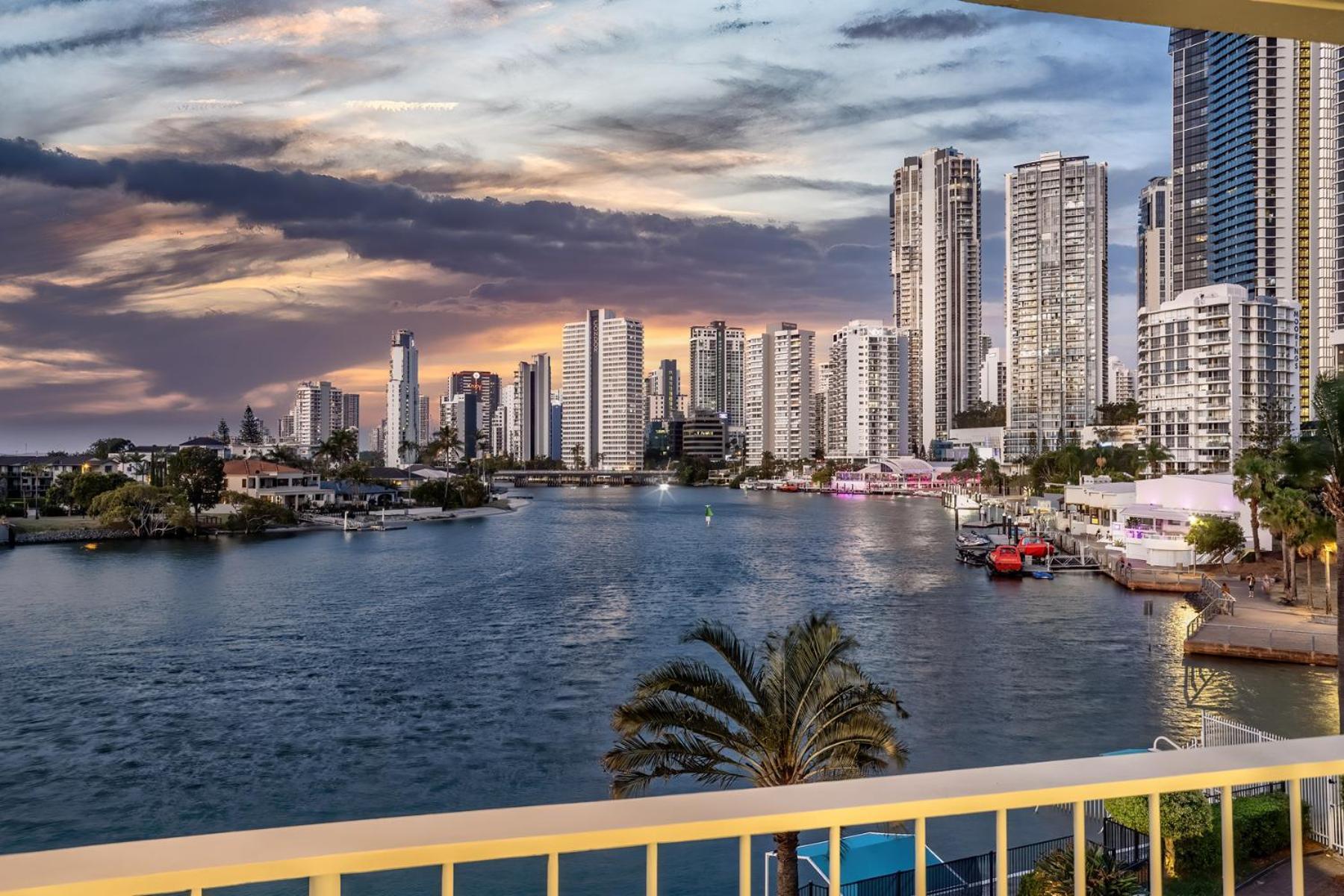 Amazing Water Views Surfers Paradise