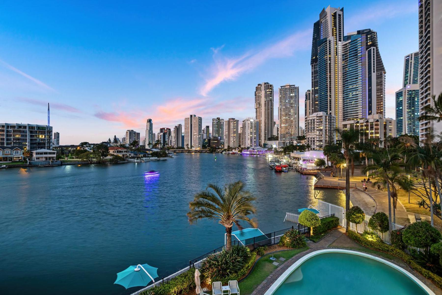 Amazing Water Views Surfers Paradise * Gold Coast